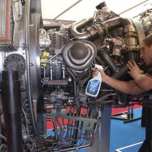 ApplicationPhoto_SimpleGreenExtremeAircraftPrecisionCleanerTrigger_32oz_1