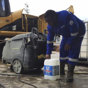 ApplicationPhoto_SimpleGreenExtremeAircraftPrecisionCleaner_5gallon_1